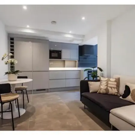 Richmond Maisonette 3 Bed, 2 Bath & Garden Terrace
